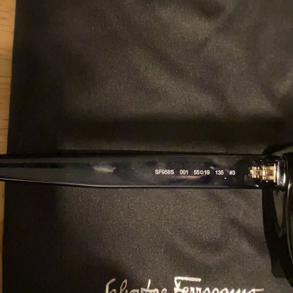 NWT Salvatore ferragamo classic sunglasses - Picture 4 of 5